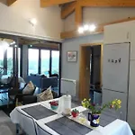 The Pool House * Longos