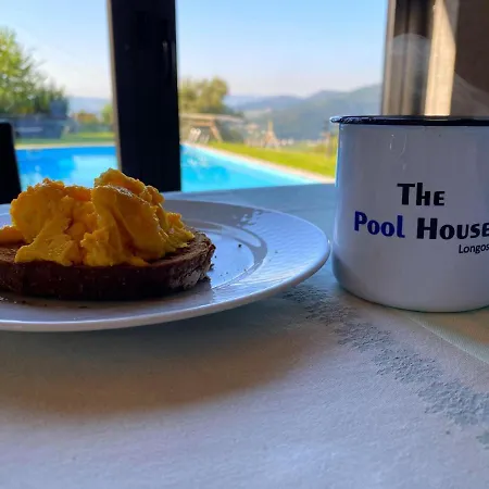 The Pool House Semesterbostad *