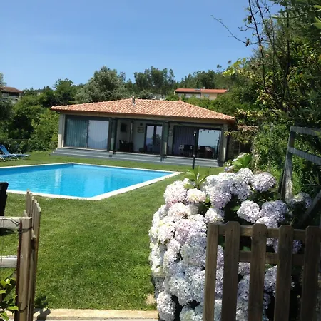 The Pool House * Longos