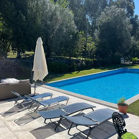 Semesterbostad The Pool House Longos