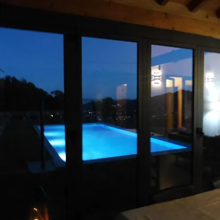 Semesterbostad The Pool House Longos